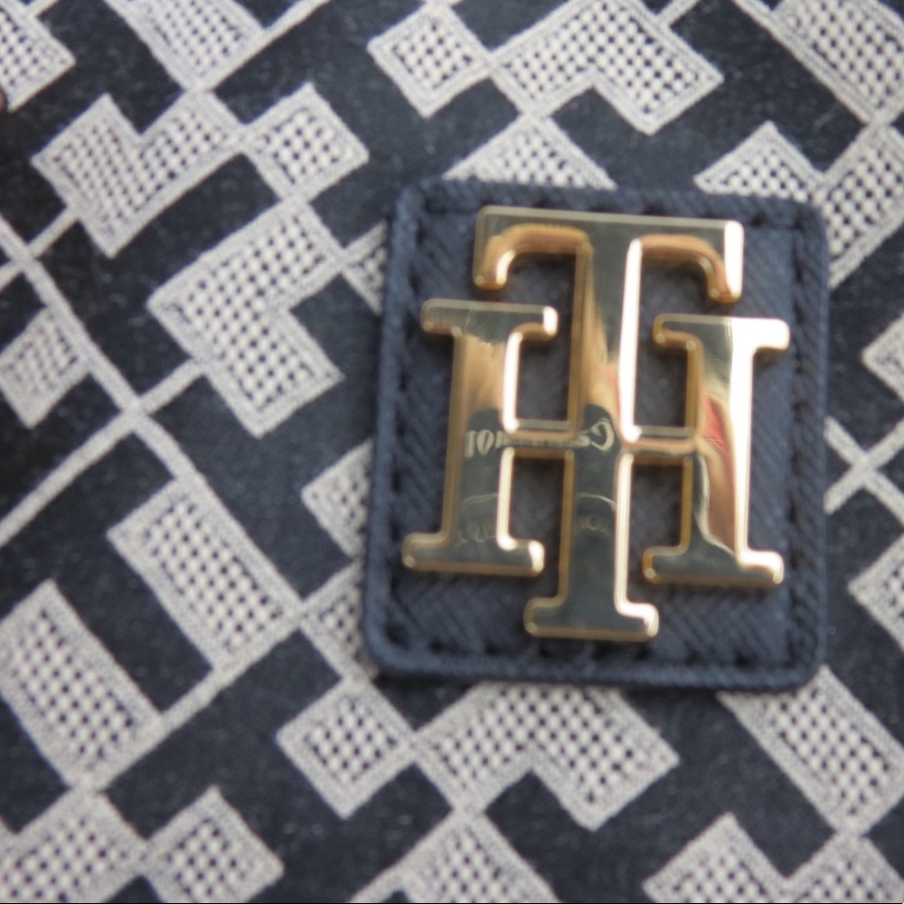 Tommy Hilfiger Monogram Tote - Picture 5 of 6